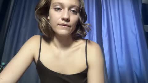 Snapshot of molly_poly chatting on November 22, 2025, 11:42 am molly_poly online show from November 22, 2025, 11:42 am