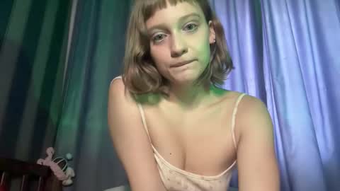 Snapshot of molly_poly chatting on November 23, 2025, 12:49 pm molly_poly online show from November 23, 2025, 12:49 pm