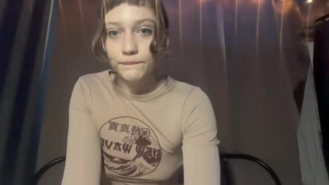 Snapshot of molly_poly chatting on April 12, 2026, 3:17 pm molly_poly online show from April 12, 2026, 3:17 pm