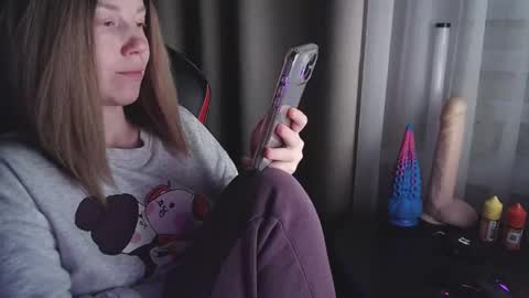 I have new photos come and see with love Molly online show from February 16, 2025, 5:37 am