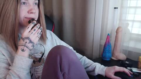 I have new photos come and see with love Molly online show from March 1, 2025, 7:41 am