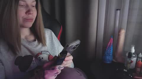 I have new photos come and see with love Molly online show from March 7, 2025, 4:24 am