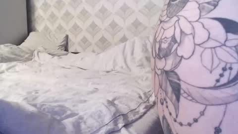 I have new photos come and see with love Molly online show from October 19, 2025, 10:54 pm