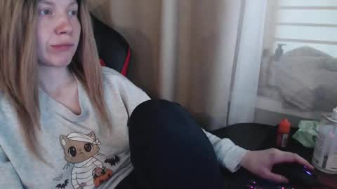 I have new photos come and see with love Molly online show from October 26, 2025, 11:05 am