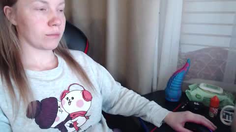 I have new photos come and see with love Molly online show from December 20, 2025, 10:00 am