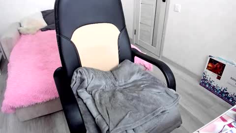 Snapshot of molly_sweetbaby chatting on September 25, 2025, 11:25 am Ill tell you when were private online show from September 25, 2025, 11:25 am