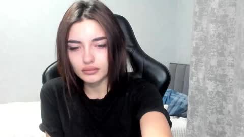 Molly online show from November 24, 2025, 7:46 pm