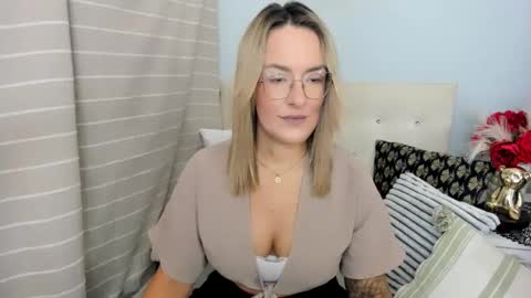 MollyCrazy online show from September 23, 2025, 12:30 pm