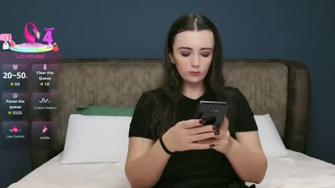 Molly online show from November 18, 2025, 9:19 pm