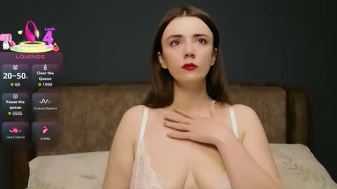 Molly online show from June 1, 2026, 8:43 pm