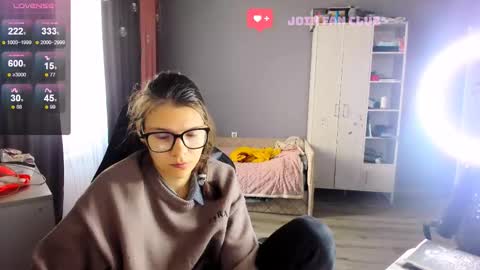  KIRA  online show from September 15, 2025, 2:55 am