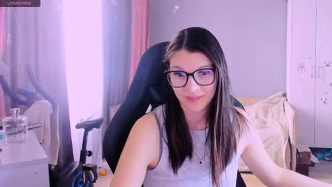  KIRA  online show from April 20, 2026, 5:54 am