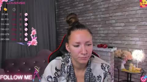 Snapshot of mollynay chatting on October 9, 2025, 2:09 am hi im Molly heregreat boobs big heart warm pussy online show from October 9, 2025, 2:09 am