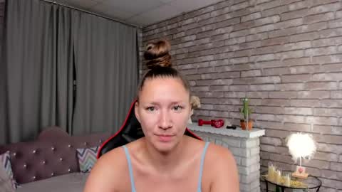 hi im Molly heregreat boobs big heart  warm pussy  online show from June 8, 2026, 11:27 pm