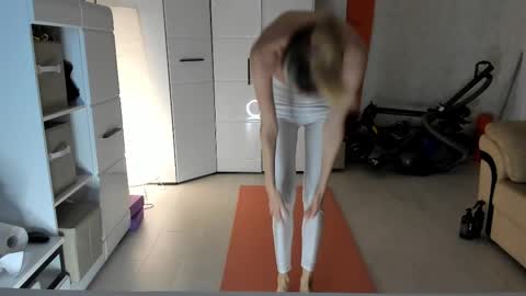 Snapshot of mollystory chatting on March 9, 2025, 6:39 am AngelMomm online show from March 9, 2025, 6:39 am