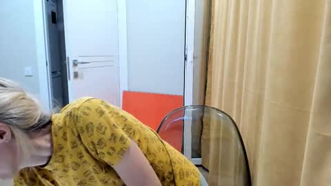 Snapshot of mollystory chatting on September 22, 2025, 5:15 pm AngelMomm online show from September 22, 2025, 5:15 pm