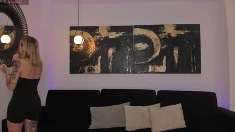 Molly Sunders online show from March 27, 2026, 8:52 pm