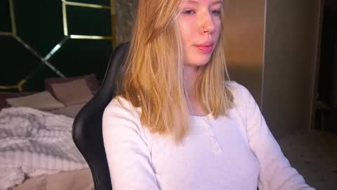 mollyymayy online show from May 7, 2026, 5:02 am