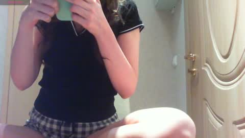 Snapshot of momentbeforedown chatting on November 16, 2025, 12:49 am Hailey online show from November 16, 2025, 12:49 am