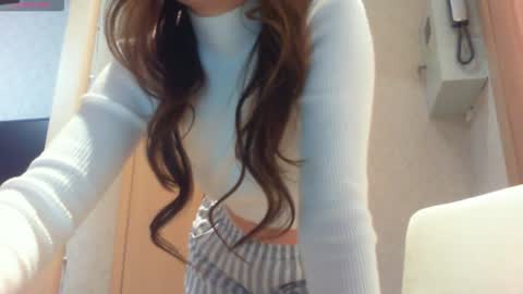 Snapshot of momentbeforedown chatting on February 1, 2026, 9:35 pm Hailey online show from February 1, 2026, 9:35 pm