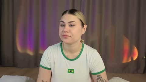 momento_marie online show from June 8, 2026, 3:01 pm