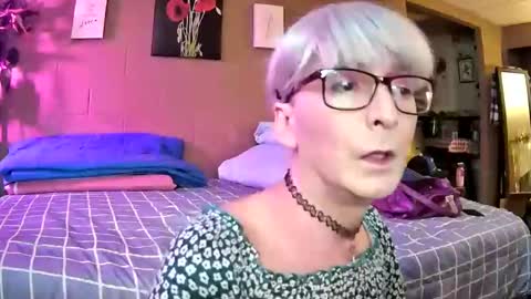 Snapshot of mommamadesissy chatting on January 1, 2025, 7:53 pm Bink online show from January 1, 2025, 7:53 pm