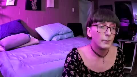 Snapshot of mommamadesissy chatting on January 18, 2025, 12:02 am Bink online show from January 18, 2025, 12:02 am