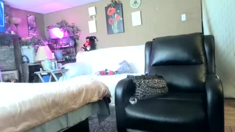 Snapshot of mommamadesissy chatting on March 7, 2025, 7:27 pm Bink online show from March 7, 2025, 7:27 pm