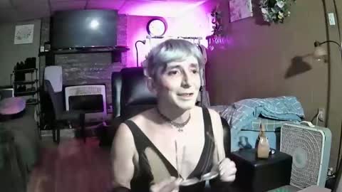 Snapshot of mommamadesissy chatting on April 4, 2026, 8:50 pm Bink online show from April 4, 2026, 8:50 pm