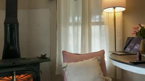 Mia  online show from November 29, 2025, 3:26 pm