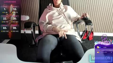 Snapshot of mommy_cum chatting on April 23, 2026, 1:40 am Mommy online show from April 23, 2026, 1:40 am
