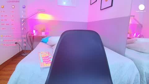 Snapshot of mommyissuess_ chatting on January 22, 2025, 5:05 am Daphne  online show from January 22, 2025, 5:05 am