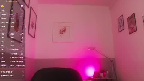 Snapshot of mommyissuess_ chatting on February 13, 2025, 11:15 pm Daphne  online show from February 13, 2025, 11:15 pm