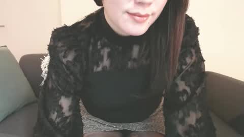 Momo online show from December 10, 2024, 7:00 pm