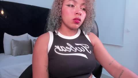 Momo  online show from February 8, 2026, 3:21 am