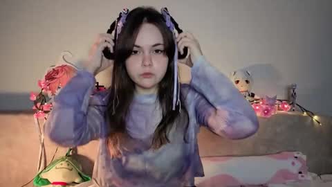 Momo online show from March 5, 2026, 6:37 pm