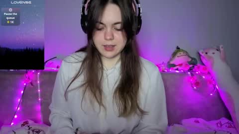 Momo online show from April 18, 2026, 7:18 pm