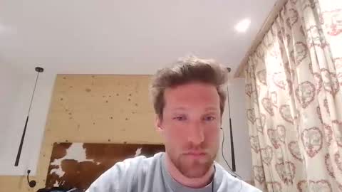 moms_little_monster online show from November 19, 2025, 9:37 pm