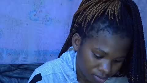 Snapshot of momsdoll chatting on January 19, 2026, 6:39 am momsdoll online show from January 19, 2026, 6:39 am