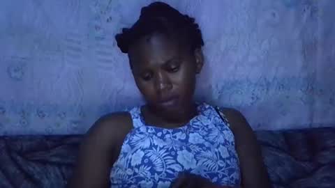 Snapshot of momsdoll chatting on February 4, 2026, 6:14 pm momsdoll online show from February 4, 2026, 6:14 pm