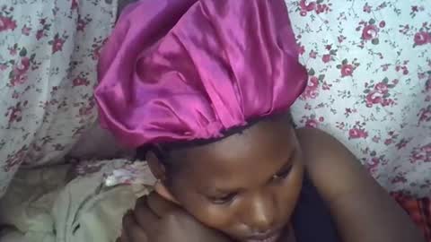 Snapshot of momsdoll chatting on February 8, 2026, 7:12 am momsdoll online show from February 8, 2026, 7:12 am