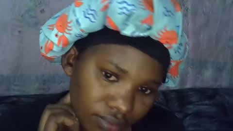 Snapshot of momsdoll chatting on April 1, 2026, 6:36 am momsdoll online show from April 1, 2026, 6:36 am