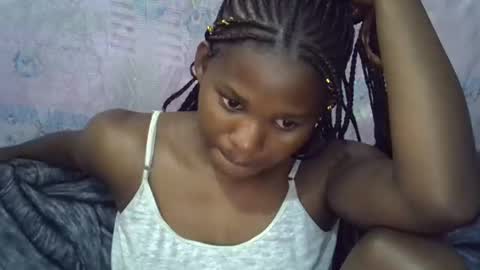 Snapshot of momsdoll chatting on April 3, 2026, 8:12 am momsdoll online show from April 3, 2026, 8:12 am