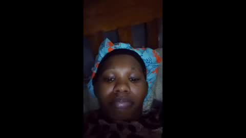 Snapshot of momsdoll chatting on April 3, 2026, 11:47 pm momsdoll online show from April 3, 2026, 11:47 pm