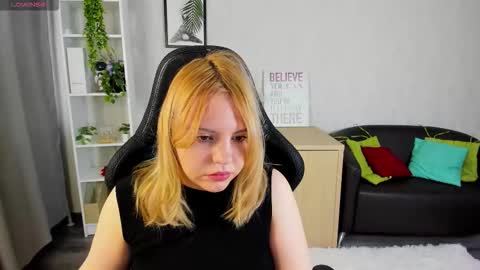 Snapshot of mon1ca_jones chatting on February 5, 2026, 8:52 am mon1ca_jones online show from February 5, 2026, 8:52 am