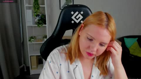 Snapshot of mon1ca_jones chatting on February 11, 2026, 9:14 am mon1ca_jones online show from February 11, 2026, 9:14 am