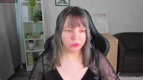 Snapshot of mon1ca_jones chatting on March 4, 2026, 9:15 am mon1ca_jones online show from March 4, 2026, 9:15 am