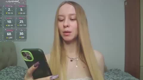 Snapshot of mona__liza chatting on March 4, 2026, 9:26 am Mona online show from March 4, 2026, 9:26 am