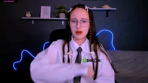 Mona  online show from September 22, 2025, 8:00 pm