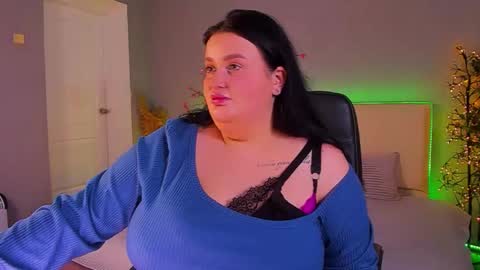 Monica online show from December 3, 2025, 1:31 pm